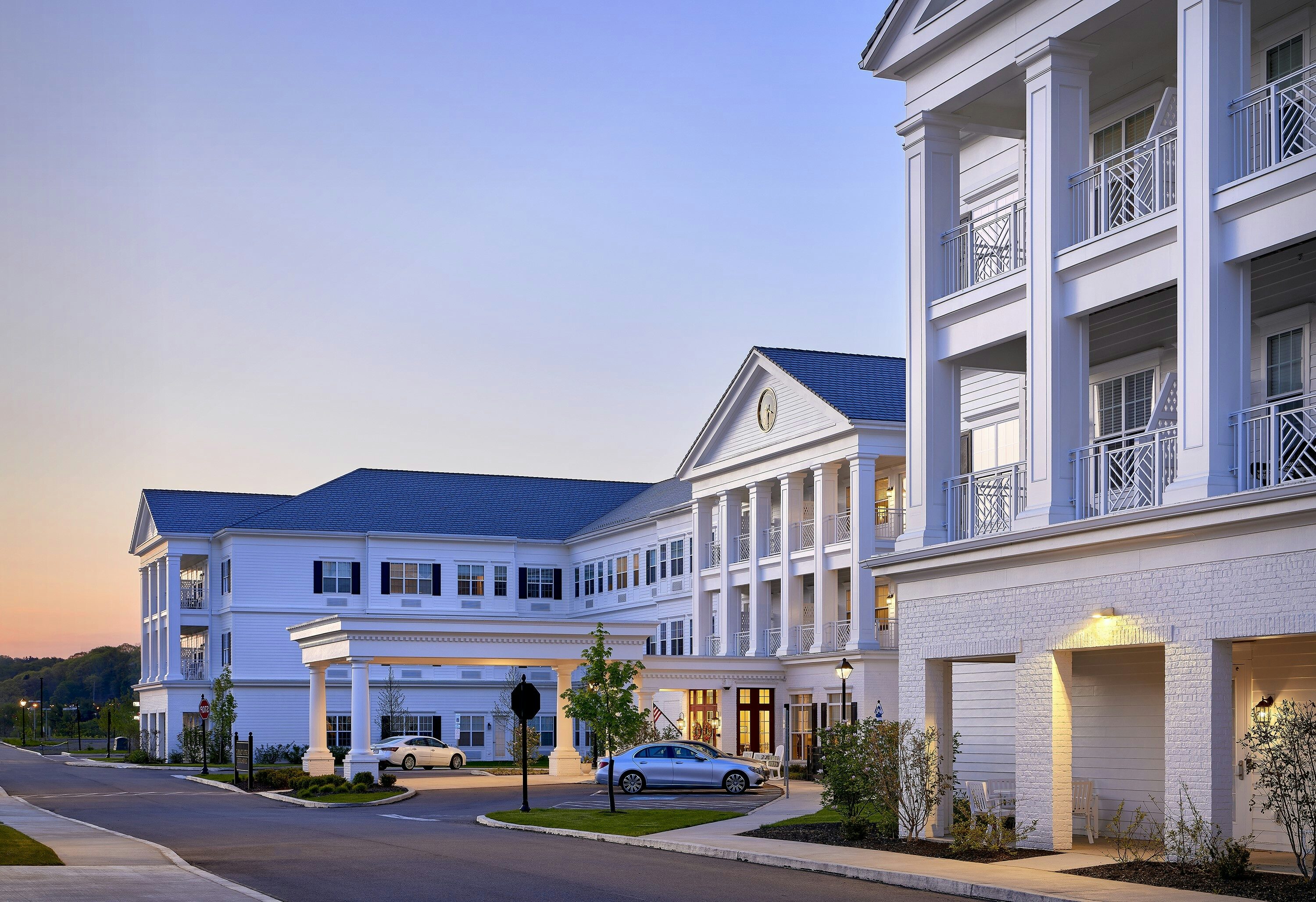 Ashton Commons, Columns and Pilasters